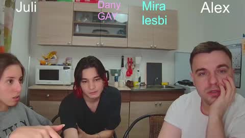 Snapshot of ihavepaws33 chatting on 12-16-24, 06:49 Julia and Mira online show from 12-16-24, 06:49