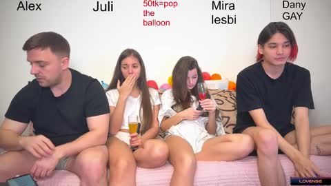 Snapshot of ihavepaws33 chatting on 12-20-24, 03:21 Julia and Mira online show from 12-20-24, 03:21