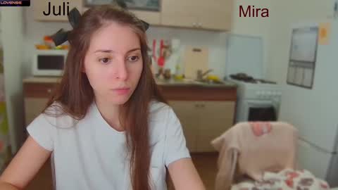 Snapshot of ihavepaws33 chatting on 01-07-25, 07:59 Julia and Mira online show from 01-07-25, 07:59