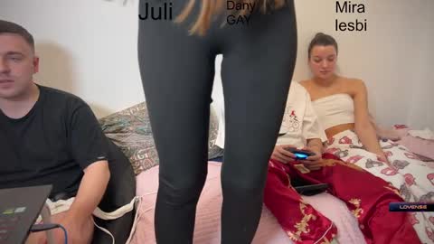 Snapshot of ihavepaws33 chatting on 01-09-25, 04:39 Julia and Mira online show from 01-09-25, 04:39