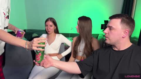 Snapshot of ihavepaws33 chatting on 01-29-25, 05:02 Julia and Mira online show from 01-29-25, 05:02