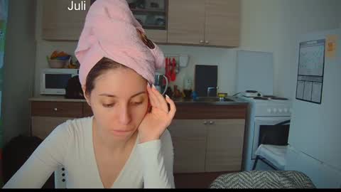 Snapshot of ihavepaws33 chatting on 02-09-25, 08:22 Julia and Mira online show from 02-09-25, 08:22