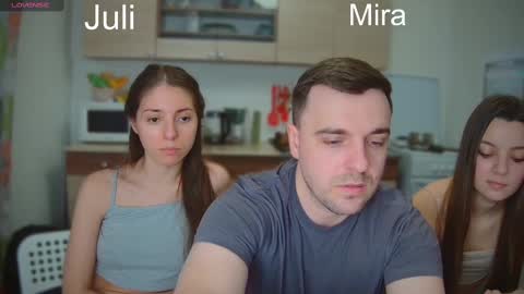 Snapshot of ihavepaws33 chatting on 02-23-25, 03:18 Julia and Mira online show from 02-23-25, 03:18