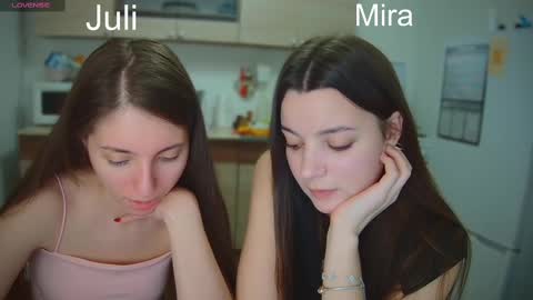 Snapshot of ihavepaws33 chatting on 02-27-25, 07:26 Julia and Mira online show from 02-27-25, 07:26