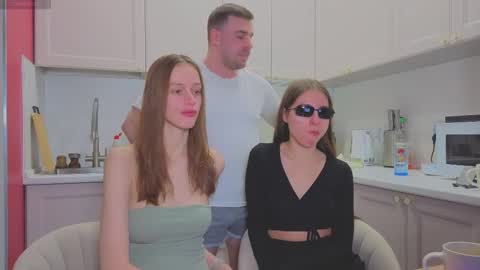 Julia and Mira online show from 11-21-25, 10:47