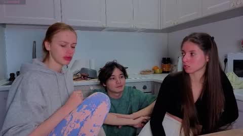 Julia and Mira online show from 01-08-26, 11:34