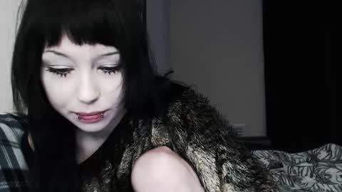 iiiiiiis online show from 12-23-25, 11:08