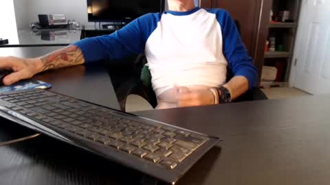 Snapshot of ijacker chatting on 08-06-26, 10:00 Michael online show from 08-06-26, 10:00