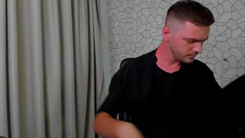 Snapshot of ikergale chatting on 10-08-25, 11:30 IkerGale online show from 10-08-25, 11:30