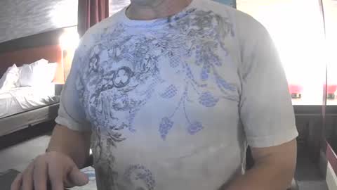 Snapshot of il_undercover chatting on 12-19-24, 10:34 il_undercover online show from 12-19-24, 10:34