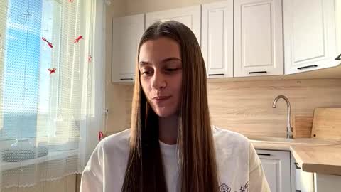 Sophie online show from 03-25-26, 12:00