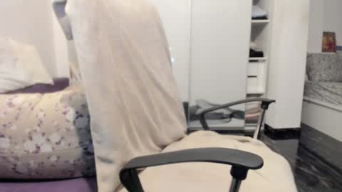 Bamby online show from 12-18-25, 06:14