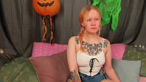 Annie online show from 10-31-25, 06:47