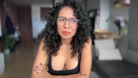 Snapshot of illaroom chatting on 11-12-25, 06:19 Kloe online show from 11-12-25, 06:19