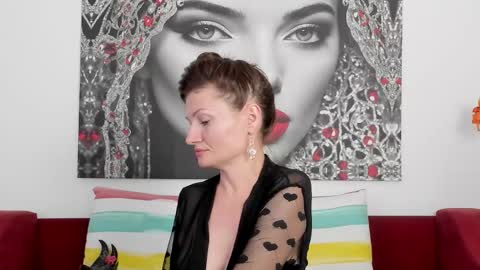 Snapshot of illegalbeauty87 chatting on 11-04-25, 11:31 Ingrid or more easier...Miss GoDDess Mistress online show from 11-04-25, 11:31