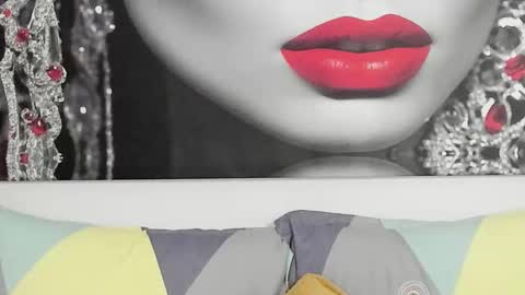 Snapshot of illegalbeauty87 chatting on 11-12-25, 10:41 Ingrid or more easier...Miss GoDDess Mistress online show from 11-12-25, 10:41