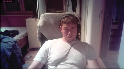 Snapshot of iloveyoutoo2000 chatting on 10-06-25, 06:05 iloveyoutoo2000 online show from 10-06-25, 06:05