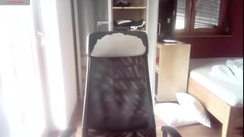 iloveyoutoo2000 online show from 12-21-25, 12:12