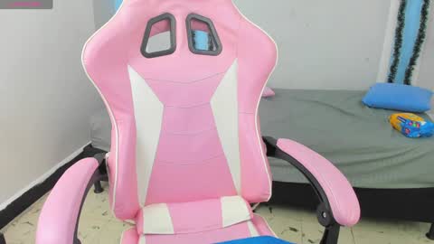 Angela online show from 01-06-25, 09:41