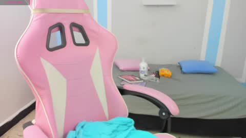 Angela online show from 01-10-25, 04:33