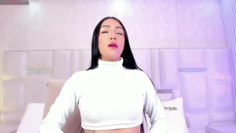 im_isabella1 online show from 05-18-26, 08:58