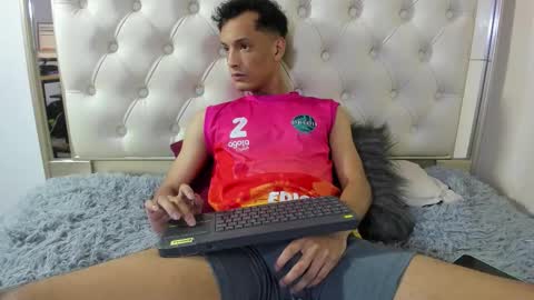 Snapshot of im_maxpassion chatting on 10-19-25, 11:33 IM MAXPASSION online show from 10-19-25, 11:33