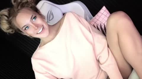 Candy Moore online show from 04-29-26, 02:43