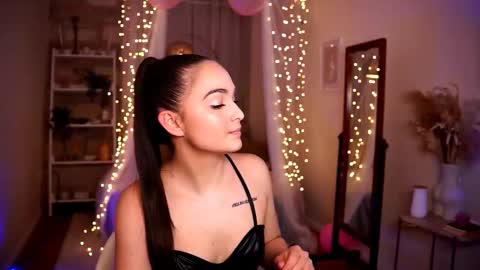 Snapshot of im_yourr_secret chatting on 02-26-25, 07:27 Pattie online show from 02-26-25, 07:27