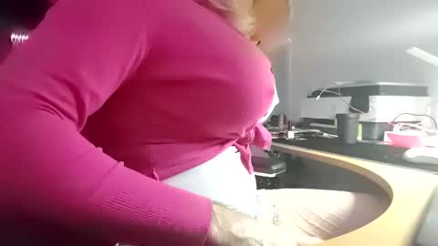 Snapshot of imangelamartin chatting on 01-18-26, 11:30 ngela Sometimes online show from 01-18-26, 11:30