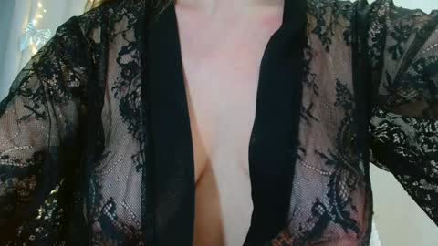 Snapshot of imcarrieberry chatting on 01-13-25, 11:17 Carrie online show from 01-13-25, 11:17