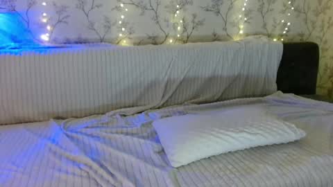 Snapshot of imcarrieberry chatting on 03-08-25, 09:18 Carrie online show from 03-08-25, 09:18