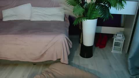 Snapshot of imcarrieberry chatting on 10-19-25, 03:45 Carrie online show from 10-19-25, 03:45