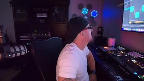 DJ Azra online show from 10-14-25, 01:50