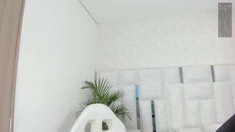 Snapshot of imkrystall chatting on 10-27-25, 08:46 Krystall online show from 10-27-25, 08:46