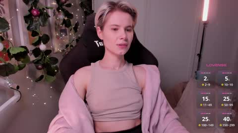 Snapshot of imnotmia chatting on 01-04-25, 08:16 Mia online show from 01-04-25, 08:16