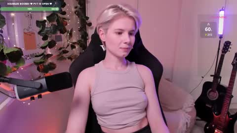 Snapshot of imnotmia chatting on 02-09-25, 01:14 Mia online show from 02-09-25, 01:14