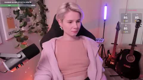 Snapshot of imnotmia chatting on 02-22-25, 12:51 Mia online show from 02-22-25, 12:51