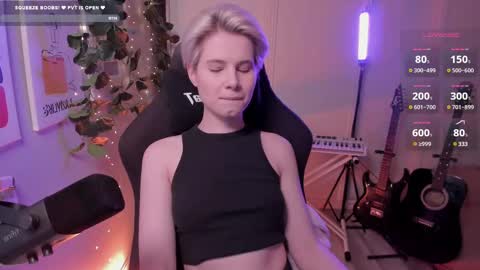 Snapshot of imnotmia chatting on 02-27-25, 01:17 Mia online show from 02-27-25, 01:17