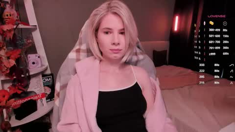 Mia online show from 11-30-25, 11:03