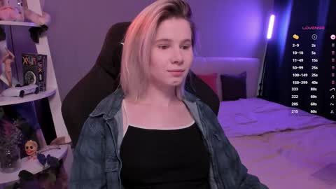 Snapshot of imnotmia chatting on 03-23-26, 11:03 Mia online show from 03-23-26, 11:03