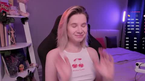 Snapshot of imnotmia chatting on 04-04-26, 10:46 Mia online show from 04-04-26, 10:46