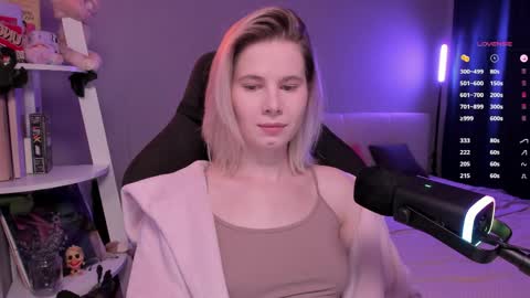 Snapshot of imnotmia chatting on 04-05-26, 10:12 Mia online show from 04-05-26, 10:12