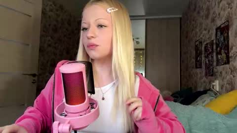 Snapshot of inamillsap chatting on 02-24-26, 11:41 Lola online show from 02-24-26, 11:41