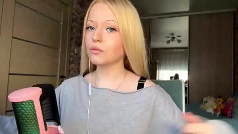 Snapshot of inamillsap chatting on 03-15-26, 12:33 Lola online show from 03-15-26, 12:33