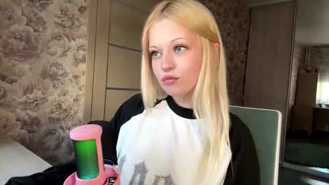 Snapshot of inamillsap chatting on 03-26-26, 12:11 Lola online show from 03-26-26, 12:11