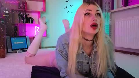  Dina  Help me reach 100 likes  online show from 10-12-25, 09:14