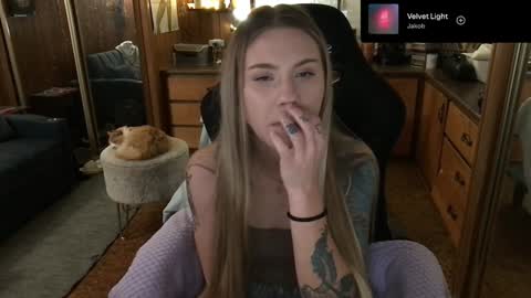 Snapshot of incognitoqueen chatting on 12-31-24, 06:37 Carter online show from 12-31-24, 06:37