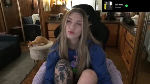 Snapshot of incognitoqueen chatting on 01-05-25, 04:25 Carter online show from 01-05-25, 04:25