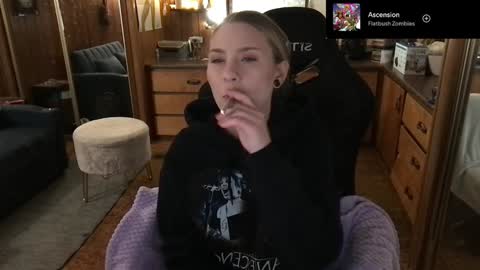 Snapshot of incognitoqueen chatting on 01-15-25, 05:08 Carter online show from 01-15-25, 05:08