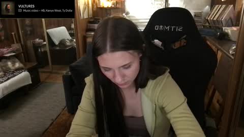 Snapshot of incognitoqueen chatting on 05-24-26, 04:17 Carter online show from 05-24-26, 04:17
